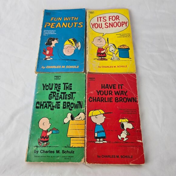 Peanuts Books Lot of 4 Paperback Charlie Brown Snoopy & Friends Vintage - Picture 1 of 13